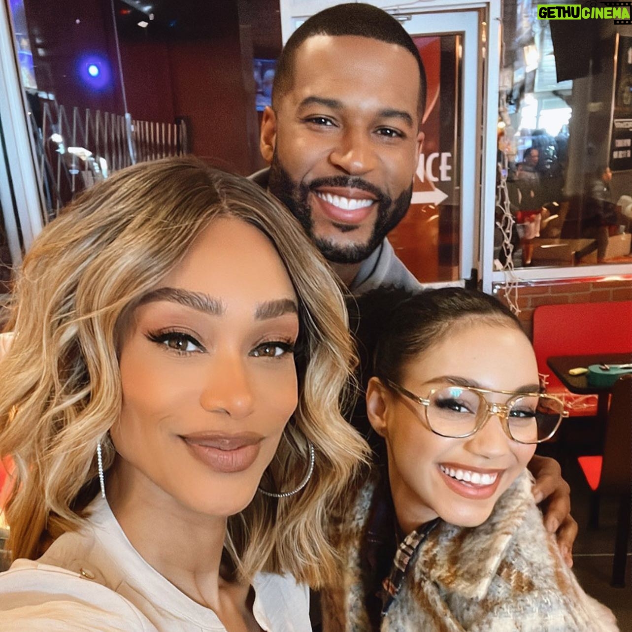 Tami Roman Instagram - Sending a lil love to my peeps @robrileynyc @inthelandoflala we #SoFly 💛