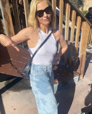 Sarah Michelle Gellar Instagram - So in a break from all the heartbreak in the world… this weekend we finally celebrated our sons 11 birthday. All he wanted was to go @knottsberryfarm for @knottsscaryfarm … consider your wish granted. Swipe to the end to see what it’s like to be a mom at an amusement park with 7 11 year olds, 4 teenage girls and one very brave 8 year old. Also moms… don’t wear a white tank top and do water rides