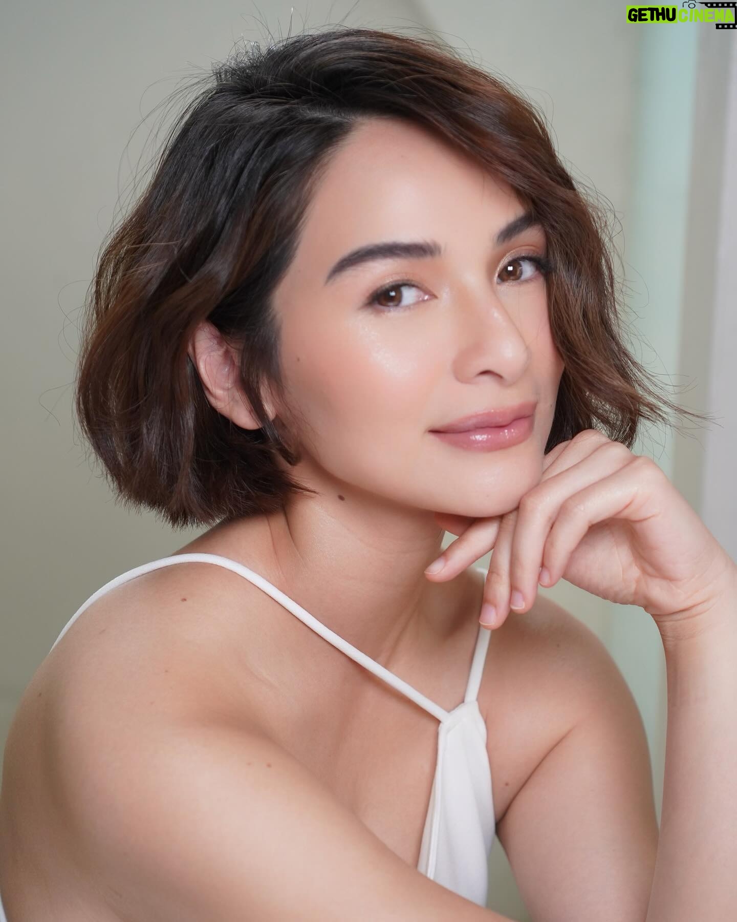 Jennylyn Mercado Instagram - Makikidaan lang po.😬
Glow time made possible by:
@antheabueno
@rjdelacruz
@ajalberto
@iancovinarao