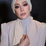 Erra Fazira Instagram - E R R A  F A Z I R A 
.
Makeup @sharhimkhan 
Wearing @rizmanruzaini