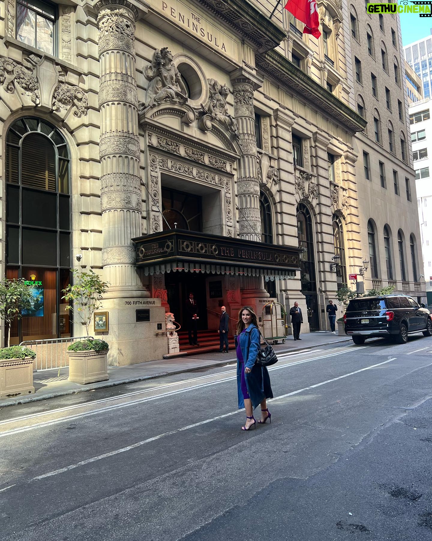 Jessie James Decker Instagram - New York, New York!! Had an amazing time launching and celebrating my newest book #JustEat in the Big Apple! What a week! Now this mama is ready to get in some comfy clothes, get back to the fam and relax for the next few days π
( thank you to @thepeninsulanyc for making me feel at home β€οΈ)