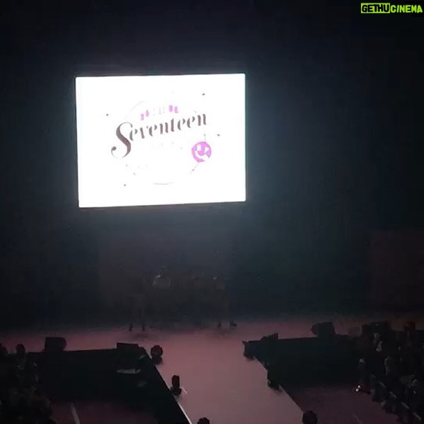 Suzu Hirose Instagram - seventeen夏の学園祭2018
ありがとうございました、、!今年も無事に。
そして卒業しました。6年間本当にありがとう。
楽しすぎたくらい楽しかったけどseventeenに、後輩ちゃんたちに、何も残せてあげれなくて、わたしは先輩方のかっこいい姿を見させてもらい続けてたのに、あー、、何も出来ず終わっちゃう、と思いながら、学園祭を過ごしていました。
ほんっと、頼りなくてヘラヘラしててすみませんでした、、笑
そしてSTモになる前から私の中もカリスマといえば桐谷美玲さんで、今回スペシャルゲストで学園祭に来てくださって、大きなST愛を感じたし、ほんっっっとに、レジェンドなんですよ!!笑。まさかと、学園祭で同じ舞台に立てる事が私のST人生の中で最後の最後に最も感動したことであります、、 そんな幸せな時間が反省しながらもずっとずっと続いておりました。それに後輩ちゃん達が、お手紙くれたり、想いをメールしてくれたり、想像以上にみんなから来て私それがすごく嬉しくて、にやにやしてます。よし、今日からまた頑張ります。
皆さまからのメッセージも、全部読んでます。
いっぱいいっぱいありがとう。感謝です。
動画とか載せてみちゃうね。恥ずかしいけど。
思い出残しておきたいので。
seventeen、あと、お姉。だから今の自分がここにいる。
もちろん、他にも大切な人たちはいます。
事務所の方々も。家族も。友達も。
恩返しできるよう努力します!#長く書きすぎた
