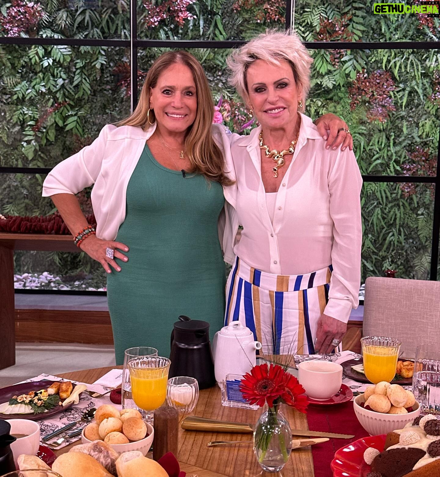 Susana Vieira Instagram - Querida Ana, muito obrigada por todo seu amor e carinho! É sempre uma grande alegria estar com você! Eu te amo! ❤️