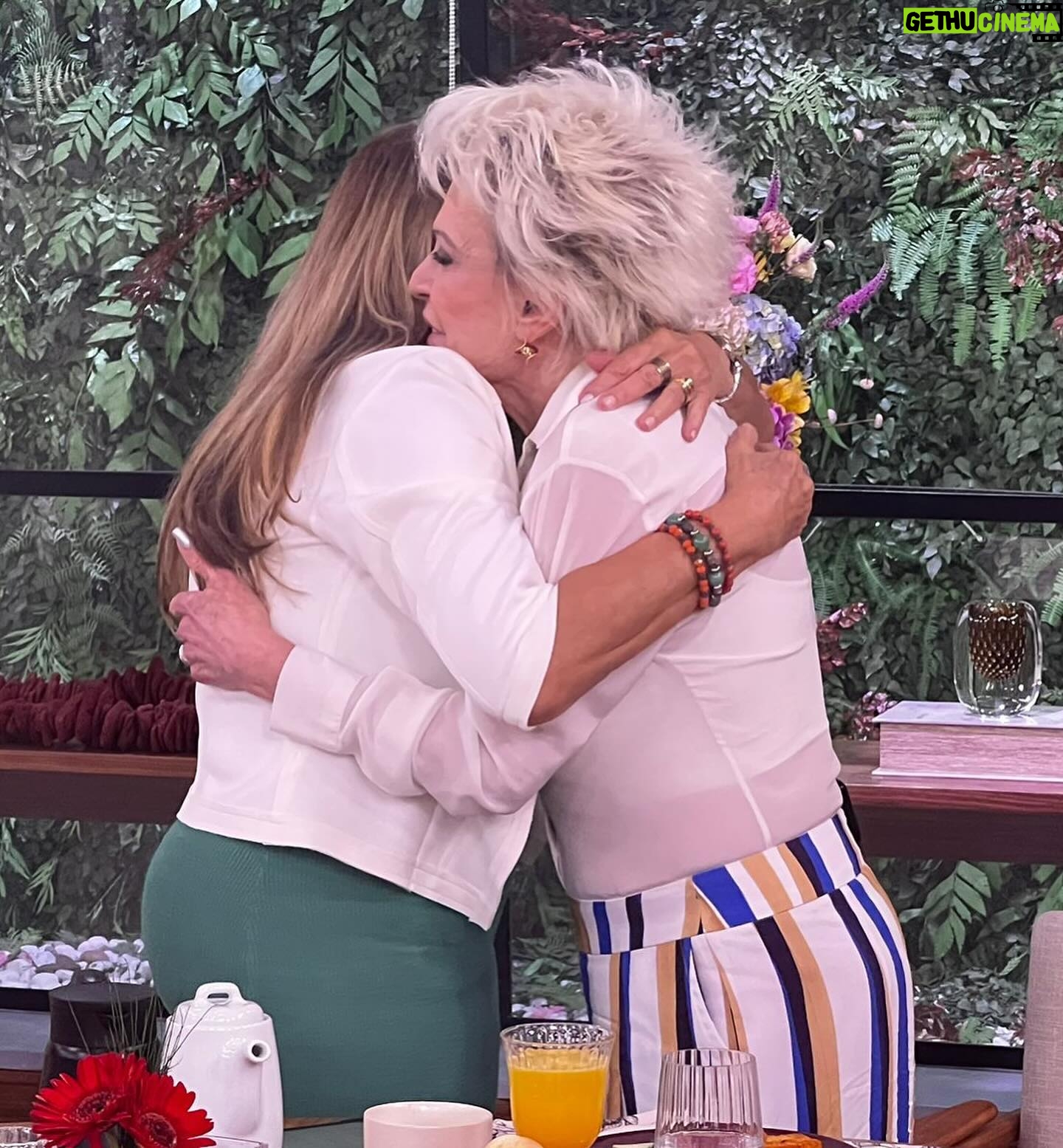Susana Vieira Instagram - Querida Ana, muito obrigada por todo seu amor e carinho! É sempre uma grande alegria estar com você! Eu te amo! ❤️