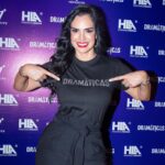 Scarlet Ortiz Instagram - Refelizzzzz y Agradecida por ser parte de Dramáticas 🙌🏻 disfrute mucho trabajando en lo que amo con actores que respeto y admiro, un equipo técnico y de producción maravilloso y lo que más me hace feliz “Hecha en Venezuela” con amor y con ganas de más…  Este lunes 16 de octubre a las 9 de la noche se estrena por @venevision y pronto les diremos por cuál plataforma para el resto del mundo!!! Graciasssss de antemano por su apoyo y que la disfruten!!! Gracias por hacer esto posible: @hispanomedio @danielferrerc #dramaticas #serie #hechoenvenezuela #devenezuelaparaelmundo #actores #actrices #drama #television #scarletortiz