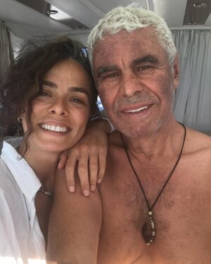 Özge Özpirinçci Instagram - Hoşçakal babişko. Merak edip de göremediğin her yerdesin artık… Seni çok seviyorum!