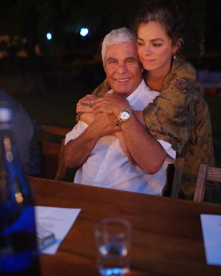Özge Özpirinçci Instagram - Hoşçakal babişko. Merak edip de göremediğin her yerdesin artık… Seni çok seviyorum!
