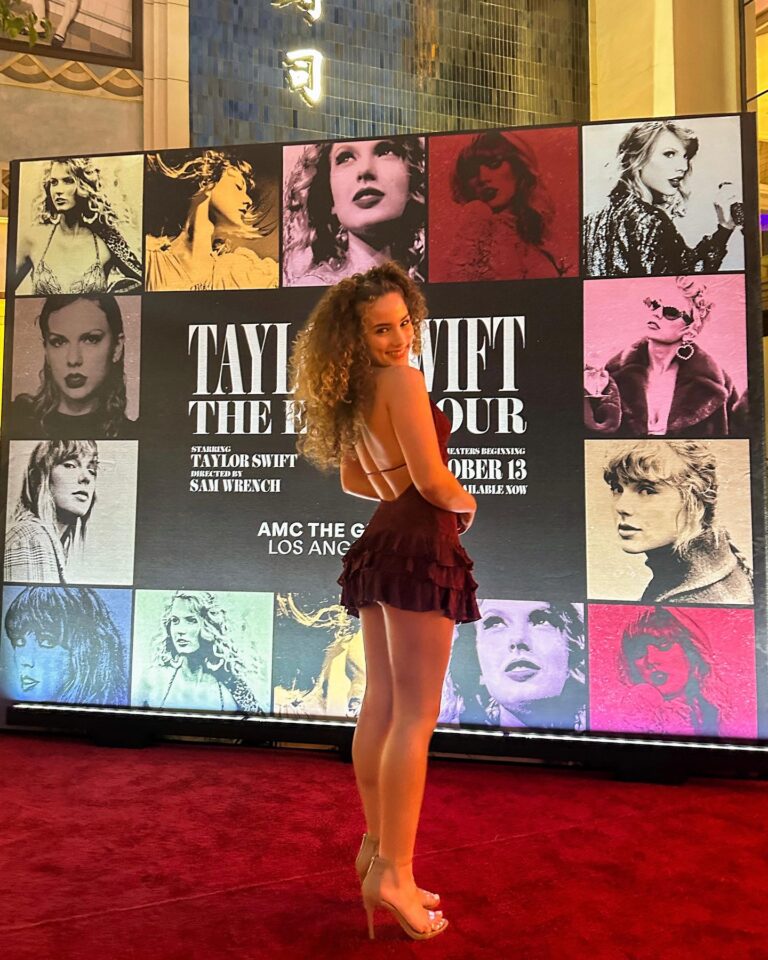 Sofie Dossi Instagram - Great night at the Taylor Swift world premiere 🤍