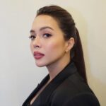 Julia Montes Instagram – No one is you and that is your superpower…

💄@harlynfernandez
🪮 @jocelynjustiniane 
🤵🏻‍♀️@myrrhlaoto @lsw_ph 
❤️ @macmerla 
Skin by @avignonclinic 
Lashes by @newlounge.ph