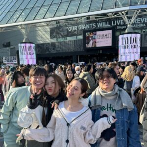 Violette Wautier Instagram - friendsfly ตอนใหม่ออกแล้วววว มีความสุขจังที่ได้ไปดู Taylor Swift The Eras Tour 😭💜