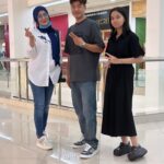 Erra Fazira Instagram - We met again four years later, but it was in Kuala Lumpur, not China, and everyone was very enthusiastic. Having so many good friends in a foreign country made me feel like I was at home, even more than my hometown.thanks for you all…