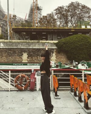 Suzu Hirose Instagram - まだまだ余韻。。🤍
Thank you, LOUIS VUITTON