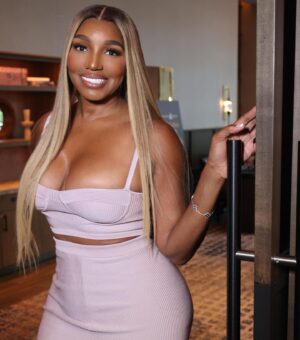 NeNe Leakes Instagram - SWIPE: Stepped out last night to support my friend Ervin Johnson and Atlanta Life Insurance 

Bumped into a ton of Atlanta socialites (I’ll post them in my story😜) Fun times! now let me crawl on back ova here in my corner!

Dress: Alexander McQueen
Shoes: Christian Louboutin
Smile by Nene Leakes 

Enjoy NL💋