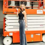 Jésica Cirio Instagram - Ya arranco diciembre🎄, y este fue mi Look de hoy para La Peña de Morfi🩷 
✨ @parisbyflormonis 
✨ @rickysarkany 
✨ @lorena.lio 
Espero que tengan un lindo comienzo de semana🥰