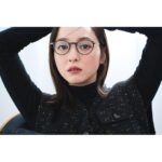 Nozomi Sasaki Instagram - .
程よく主張のあるメガネ👓🩶
どんなお洋服にも合わせやすいです。

#iNtimitebyEYEVAN

=====
＜iNtimité by EYEVAN 新商品販売のお知らせ>
iNtimite by EYEVAN 2024 Spring & Summer の新作が公開されました！
iNtimité by EYEVANらしい繊細なディティールで、春らしい彩りと華やかさを演出した幅広いラインナップをご紹介させていただきます。
特別な日のスタイルから、普段使いまで様々なシーンでお使いいただけるアイテムが揃っていますので、是非ご覧になってください！