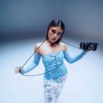 Daniela Calle Instagram - Boca a Boca: OUT NOW! 

Este proyecto es muy especial, fue el primer video musical que grabé y fue, a la vez, el primer video que @poche dirigió sola! 
(Mi directora favorita claro está) 

Me siento super agradecida y afortunada con todo el equipo de Boca a Boca! Gracias por sumar su talento. 💙

Ya disponible en todas las plataformas! 

Dirección: @poche
Producción ejecutiva: @turbo.gif
@jeromethedirector
@deaviladorector
@sisifo__
Dirección de Fotografía: @juansalgadodp
1 AD: @jhona0713
Edición/color: @sisifo___
Steadicam: @maurostaedicam
Proyecciones: @_ulteriorworld
Styling: @amaliagr
Hair/Makeup: @mafelola
@katerinamartinaa
@hannacortesx
@makeuprox
@funkad_
Coreografía: @kmoelements
Bailarinas: @camila.h0827
@soynickycast
@juliana_valenciar
@angel2115_
@ashleynvr
@danialmanzab
@catalinafuentes.c
@caro.bonilla1
@_lorerodriguezp 
Bts / foto fija: @davidvisuals_ph 
Catering: @santajuana_foodbar 
Agradecimiento especial: @adidasco 

💙

Productores: @mangoedp @nabalez 
Co autoría: @pedro.elipe @markememusic @jonathanburt_ @pmalaver1212 @paulaperezmusic