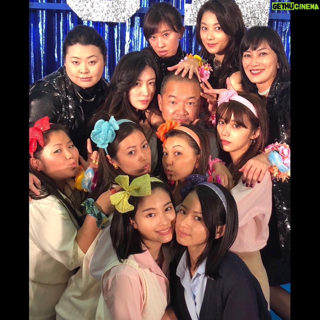 Suzu Hirose Instagram - SUNNY 強い気持ち・強い愛
本日公開となりました
とんでもない映画ですほんと!絶対みてほしい
この作品に参加させて頂けたこと
本当に本当に嬉しいんです幸せなんです
笑って、あったかい涙が流して、最高の時間を是非映画館で🎦どのシーンも私の顔の原型は基本なくなっていますがね、、