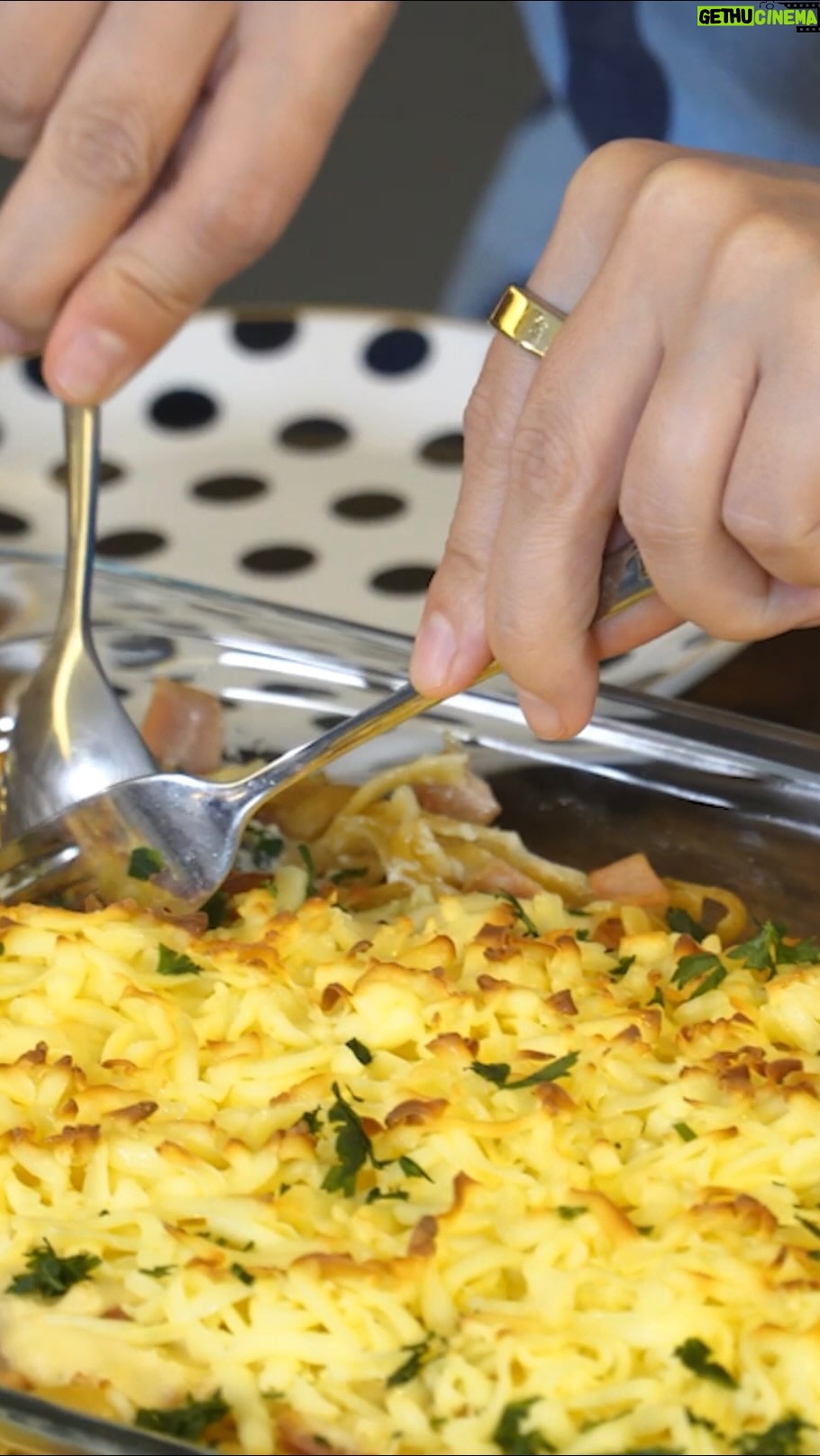 Judy Ann Santos Instagram - Dahil malapit na ang Pasko, oras na para pag-isipan na ang ating mga ihahanda sa Noche Buena!
Kaya naman I am back in my kitchen to share my version of Ham and Cheese Alfredo Pasta! What is Noche Buena kung walang creamy and malinamnam na pasta dish, diba? And of course, my recipe would not be complete without the creamy goodness of Eden Cheese! 🤍
Sure akong papatok ito sa buong pamilya. Try niyo na rin!
Kumpletuhin ang sarap ng Pasko with Eden cheese. 🧀
#KumpletuhinAngSarapNgPaskoWithEden #PaskumpletongHandaan