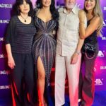 Scarlet Ortiz Instagram - Tener a mi papá, mamá y a mi hermana conmigo la noche del estreno de Dramaticas fue lo maximoooooo!!! Los amooooo y son el apoyo más importante que tengo, junto con Yul Hansel y Bárbara, y el Que más quiero!! Graciasssss por estar siempre!!! Mi familia, mis amores💖 Que felicidad tenerlos allí conmigo en una noche tan importante @hevisjevita @hevismarina @franciscoortizbravo 🙌🏻🥳💜 #estrenodedramaticas #familia #amordelbueno
