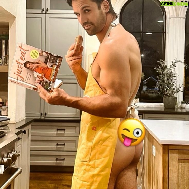 Jessie James Decker Instagram - To celebrate one week of “Just Eat” being out I know I promised we would do another cheeky Eric cookbook photo 😂so in honor here it is and Eric also made his chicken chili tonight and let me say, yum yum yum!!! I love seeing all your stories and posts of all the dishes y’all are making!!! They look gorgeous!!!! Thank you for all the love🫶🏼😋❤️ link in bio to snag if ya haven’t or head to Target. They have the most beautiful display of my book up front 🥰🥰🥰