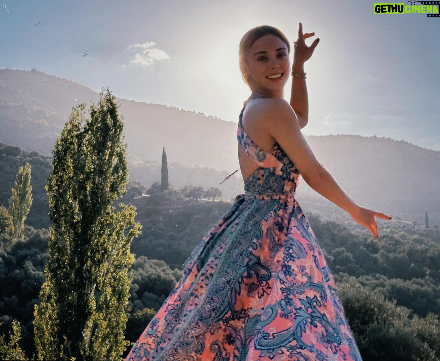 Rabia Soytürk Instagram - Fotoğrafın şarkısı var 🦋