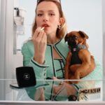 Angèle Instagram - BEAUTY BEHIND THE DOOR – Angèle On-the-Go
ROUGE ALLURE VELVET N°60 Intemporel

@Angele_vl
—
#RougeAllure #Angele #CHANELBeauty #CHANELMakeup
