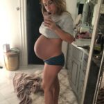 Jessie James Decker Instagram - Love seeing how y’all are using “I’m Gonna Love You” in your own posts with your precious families ☺️ I can’t wait to meet this sweet baby 🥰 Swipe to the end for now ❤️❤️❤️❤️
