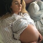 Jessie James Decker Instagram - Love seeing how y’all are using “I’m Gonna Love You” in your own posts with your precious families ☺️ I can’t wait to meet this sweet baby 🥰 Swipe to the end for now ❤️❤️❤️❤️