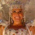 Susana Vieira Instagram - Alô, alô, baixada! 🗣️ A Maria do Carmo passou pela avenida e BRILHOU ✨ A nota pra esse desfile da Unidos de Vila São Miguel? 10, nota 10! 🔟

#SenhoraDoDestinoNoVIVA #Novelas #Dramaturgia