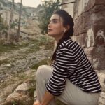 Özge Yağız Instagram - gözcü..🚪