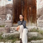 Özge Yağız Instagram - gözcü..🚪