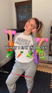 Camilla Luddington Instagram - What I eat in a day.. 

#fitnessinfluencer #whatIeatinADay
#macros #vegan #bonebroth #rawfood #keto
