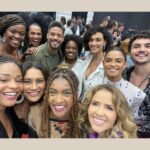 Juliana Alves Instagram - Parece um sonho. É foi real!
Uma sensação indescritível. Estar pertinho de um grande ídolo e participar de uma homenagem única. 
Assistam esse programa lindo!
Foi mágico.
Djavan merece!