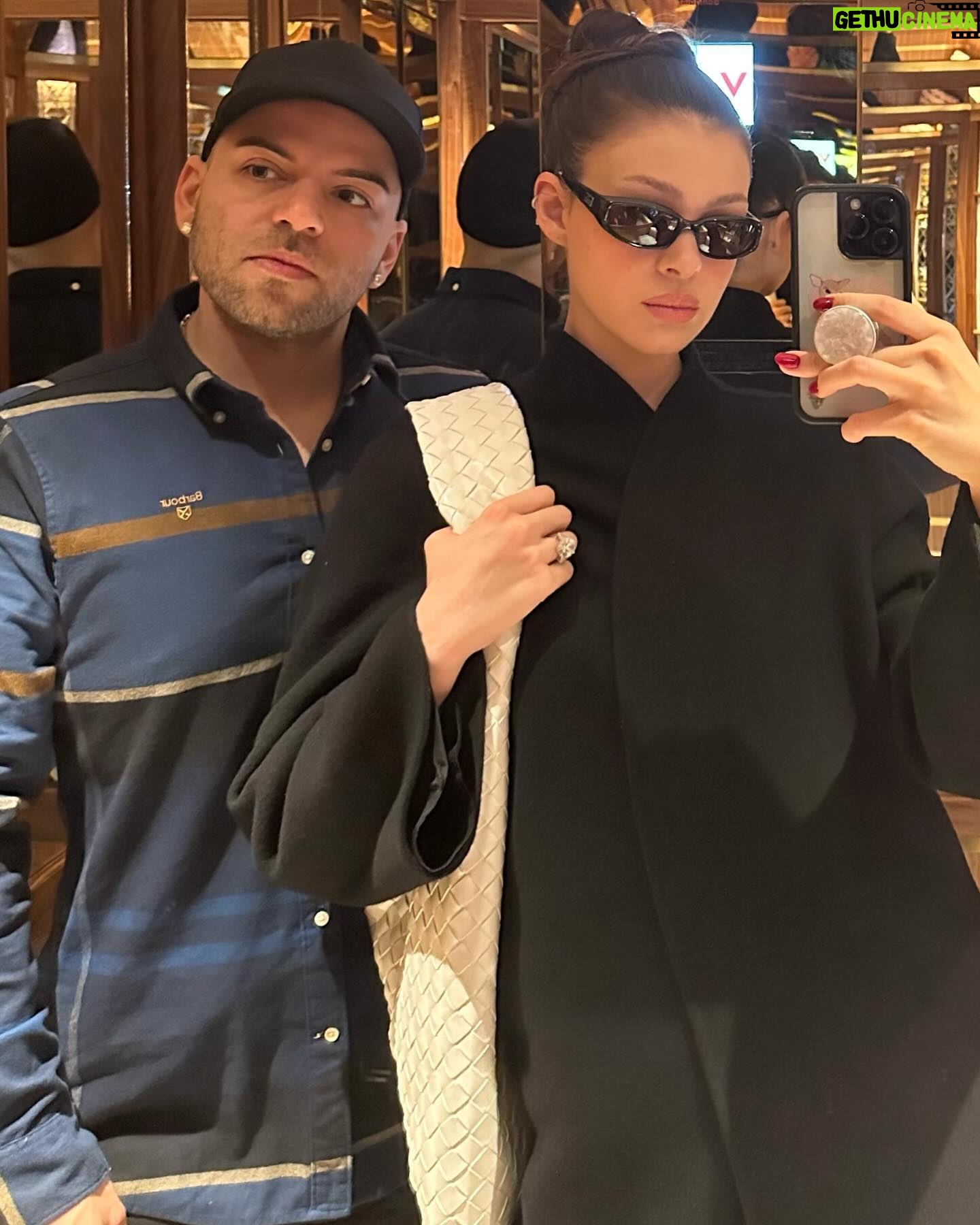 Nicola Peltz Beckham Instagram - london times 💋