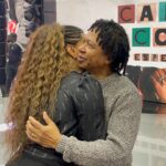 Juliana Alves Instagram - Parece um sonho. É foi real!
Uma sensação indescritível. Estar pertinho de um grande ídolo e participar de uma homenagem única. 
Assistam esse programa lindo!
Foi mágico.
Djavan merece!