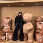 Han Hyo-joo Instagram - @maxmara 

Happy 10th anniversary Teddy
#TEDDYTEN 🐻🧸🤎
#MaxMaraTeddyTen