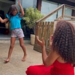 Juliana Alves Instagram – Semana com feriado e a gente fica como? 
Contando as horas pra momentos assim com ela 👧🏽🤸🏽‍♀️🎶💓