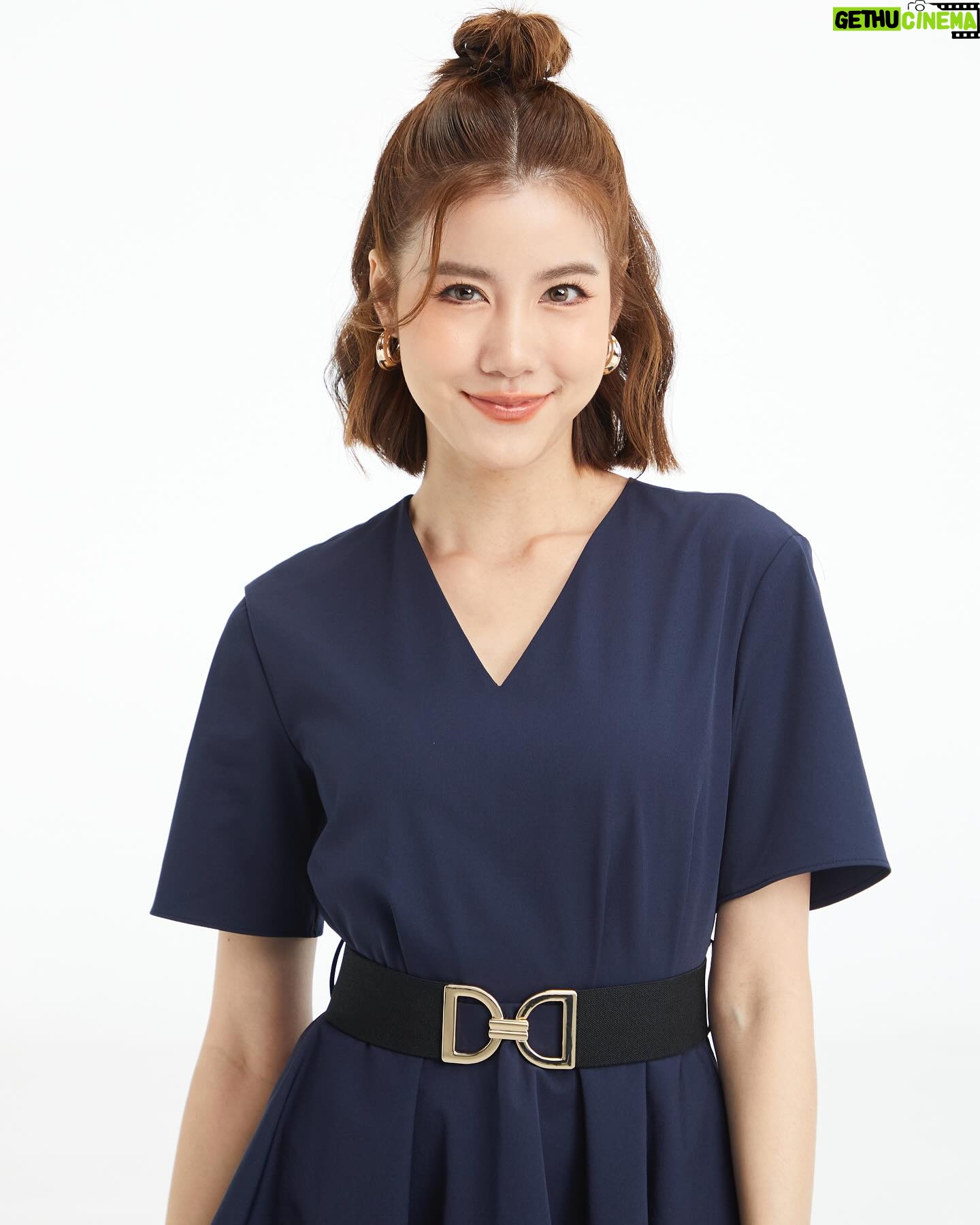 Esther Supreeleela Instagram - Perfect กับทุก Fit เดรสจาก G2000 ที่ Mix & Match กับเข็มขัด รองเท้าเก๋ๆ แล้ว ก็อัพลุคสดใสได้ทันที!! มาพร้อมเทคโนโลยี Multi-way stretch ยืดหยุ่นดีเลิศ จะไปซ้าย ไปขวาก็คืนตัว แทบมองไม่เห็นรอยยับ
🛒 พิกัดชุดเดรสใส่สบาย ช้อปเลย www.g2000.co.th
📲 ติดตามข่าวสารอื่นๆ เพิ่มเติมได้ทาง @g2000thailand
#G2000Thailand
#G2000YourPerfectFit
#myperfectmixedbabies
