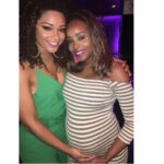 Juliana Alves Instagram – #tbt 
Pra exaltar duas mulheres que eu amo e admiro muito.
Elas iniciaram novo ciclo de vida esses dias. Falei com elas pelo telefone mas gosto de me declarar aqui também! rs

@rorodrigues a gente sabe, né. É cada áudio carregado de amor, emoção que não tem preço. Você é gigante e necessária. 
Tudo que eu vivo hoje profissionalmente é para honrar também a tua existência e tua luz. Sou grata. 

@lucyramos_ minha cúmplice na delicadeza  dos firmes gestos de sabedoria e justiça. Você sim é a lindeza em pessoa. Obrigada por estar comigo neste ano tão desafiador e importante. 

Que honra caminhar ao lado de vocês. 
Cada uma do seu jeito com sua história de vida mas sempre se olhando com tanto afeto e dororidade. 

Obrigada, minhas irmãs. Que orgulho de vocês! Feliz vida nova! Sigamos!