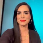 Scarlet Ortiz Instagram - Hoy fue el final de Dramáticas!!! Serie de 12 capítulos para retomar la producción de los dramáticos en Venezuela, hecho en Venezuela con talento y amor venezolano, para nosotros y para el mundo 🙌🏻 tuve la fortuna de pertenecer a este elenco maravilloso, con un equipo técnico, de dirección, producción, maquillaje, vestuario y catering estupendos y más allá!!! Gracias @hispanomedio @danielferrerc @devanahugo porque lo hicieron posible 🙌🏻👏🏻 Gracias @venevision por transmitir un producto que muchosssss queríamos y necesitábamos! Graciasssss a todos por apoyarnos 🙌🏻🙏🏻 GRACIAS #DRAMATIAS 
@soyroxanadiaz @soylupitaferrer @mimilazod @hildaabrahamzoficial @elbaescobar @taniasarabia @rosmeoficial @byisabellaeugenia @doramazzone @amandagutierrezpadron @mariantoduque @lauratermini @soyjaviervidalpradas @luisgeronimoabreu @betancourtaroldo @victordrija @carlosghaydon @jorgepalacios @aranone @cesar.manzano.56 @manudiazcasanova @marcogodoy6 @lorevivaspics @onloudproducciones @francisnovoa_ @alexaorfebreaudiovisual @oscarreinaldo.escobar @dorislozada16