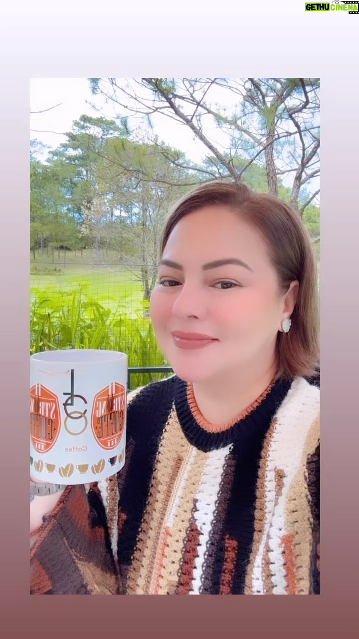 Karla Estrada Instagram - See again soon sa mga programa natin na puro serbisyo publiko! So satisfy to my heart and soul! Salamat po LORD aa mga trabaho na itinuturing kong blessings! 🙏🏻🙏🏻🙏🏻🙏🏻
Balik trabaho na agad bukas! Laban mamah!
#alagangtingogpartylist
#Face2Face
#AngTinigNyo
#Teleradyo630