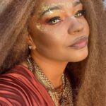 Juliana Alves Instagram - ✨✨✨Halloween ✨✨✨
Já ta na nossa agenda e a gente adora a combinação festa   fantasia! ✨💜✨
Que venha o carnaval! 🤸🏾‍♀️