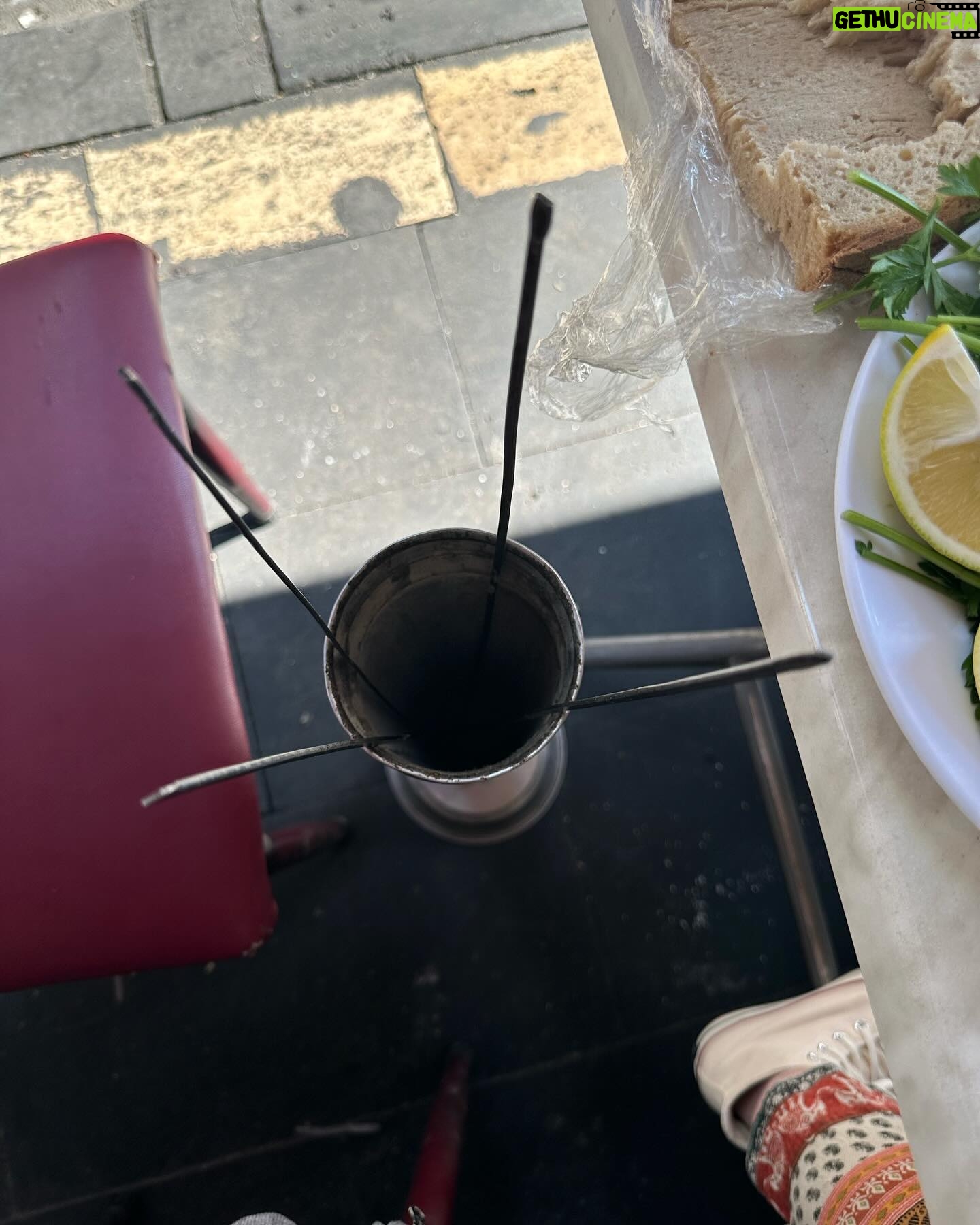 Özge Özpirinçci Instagram - “Bana akıl verirken kalanı size yetmeyecekse risk almayın derim.” Adana dump hazırlarken gelen olağan atardan ötürü caption tercihim