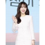 Park Bo-young Instagram - 감사합니다💛 
#정신병동에도아침이와요