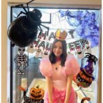 Nozomi Sasaki Instagram - .
まず初めに、中途半端なピーチで、すみません😂
ウィッグも買いに行こうかと思ったけど、お店が混んでて諦めました…🙏
仲良しお友達家族のお家でハロウィンパーティ🎃🎈
たまたま遊ぶ約束をしていたのだけど、ハロウィンが近かっため、子供も大人も仮装を楽しみました👻
2枚目は加工アプリで🤣

楽しかったなぁ✨
沢山美味しいご飯も用意してくれて感謝♡

あ、ピーチの仮装は子供のリクエストですからね🥹笑
言われてやるしかないと思って頑張りました💦