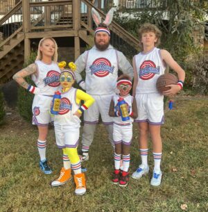 Maci Bookout Instagram - We got a real jam goin' down, Welcome to the Space Jam! 🔈🏀 Happy Halloween from the Toon Squad! 🎯 

@officialteamtriton KILLED  it on our uniforms! 💯🎃
#happyhalloween #halloween #toonsquad #spacejam