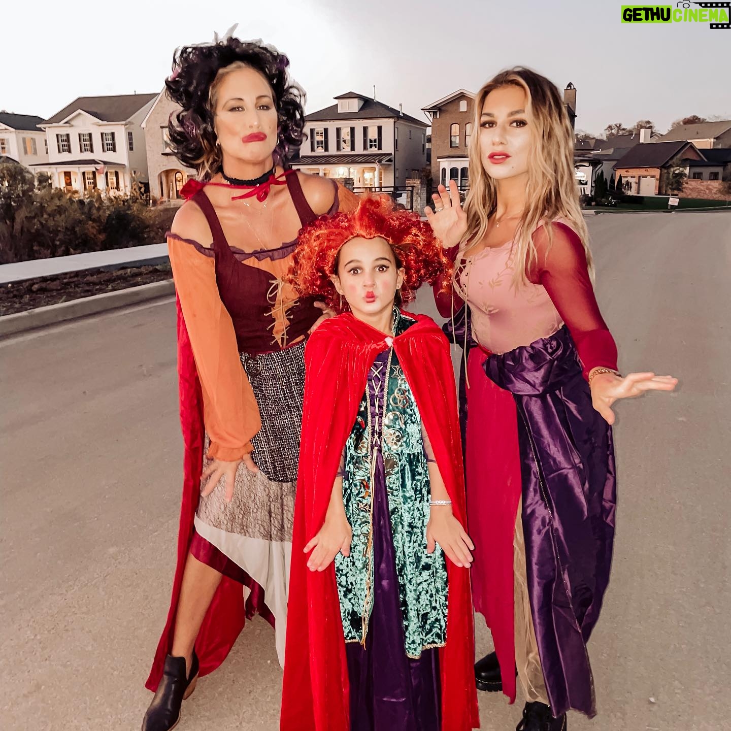 Jessie James Decker Instagram - Halloween over the years 🎃👻💀🎃👻