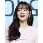 Park Bo-young Instagram - 감사합니다💛 
#정신병동에도아침이와요