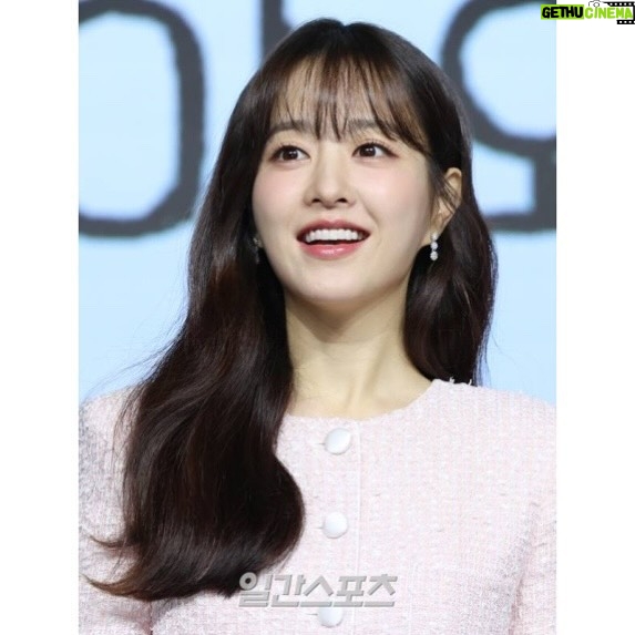 Park Bo-young Instagram - 감사합니다💛
#정신병동에도아침이와요