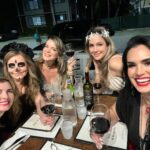 Scarlet Ortiz Instagram - Anoche celebrando Halloween 👻 🎃 de que se trata para mi? De ver a mi hija feliz buscando su disfraz, maquillándose y disfrutando con sus amigos, tocar las puertas y que le den caramelos! Nada más que ser felicessssss y disfrutar con amigos y familia, sin ofender, ni dañar a nadieeee! En paz y en alegría! Respeto las creencias de cada quien aunque no las comparta y sería lindo que todos aprendiéramos a hacerlo!!! No soy de juzgar a alguien por sus creencias así que pido no me vengan a querer imponer creencias que no son mías! Vamos a respetarnos y a ser felicessssss!!! Gracias a mis bellas @hevisjevita @scheherezadelm @blossomid_  por la maravillosa compañía. #halloween